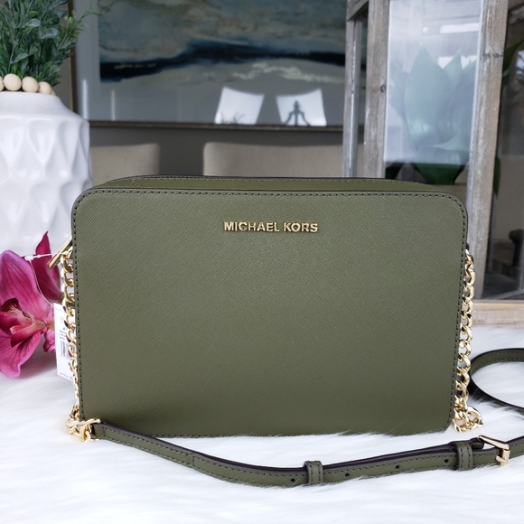 Michael Kors Handbags - 🌺NWOT Michael Kors LG EW crossbody duffle green